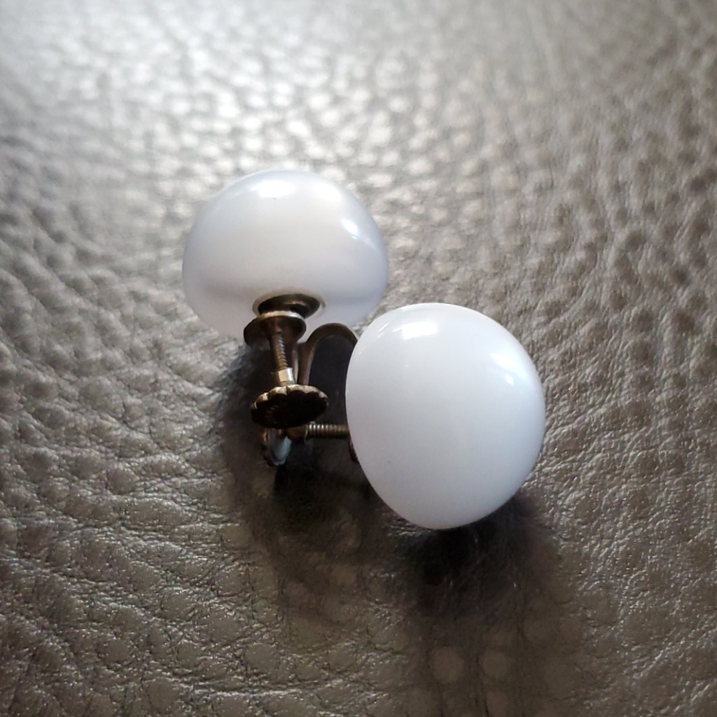 Vtg Screw-Back Richelieu Earrings